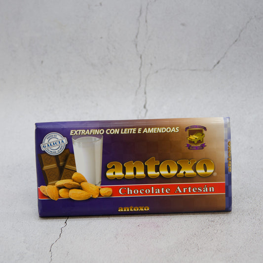 Chocolate extrafino con leche y almendras | Antoxo